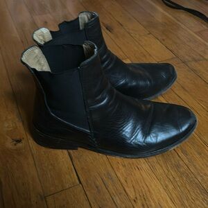 Sutro chelsea boot, black leather